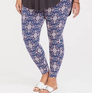 NWOT Torrid Blue Medallion Leggings